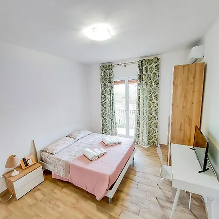 Metro Guest House 2-2